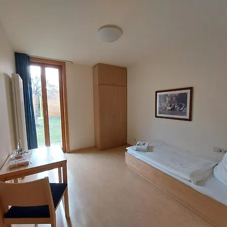 Zinzendorfhaus Hotel *